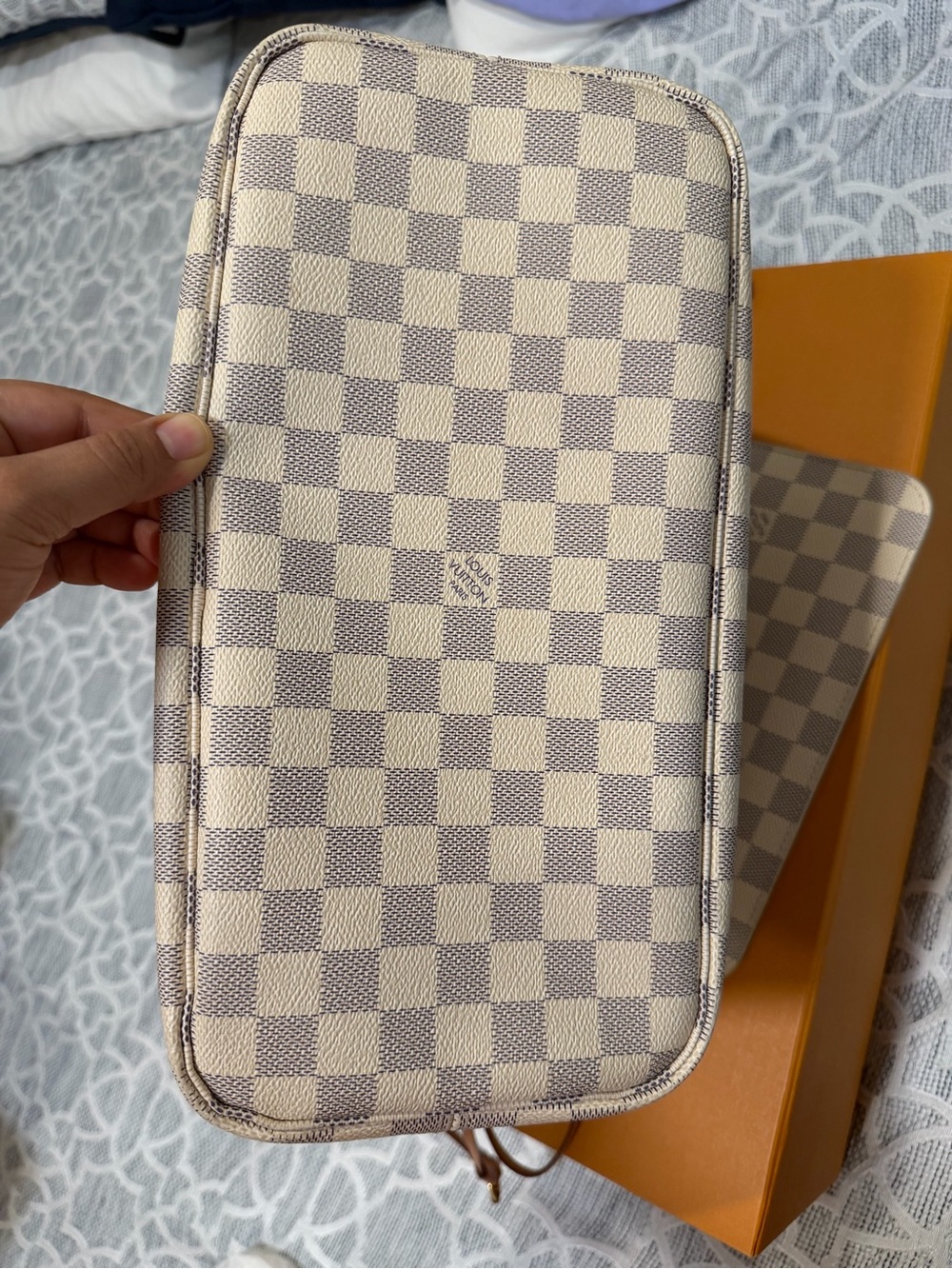 Louis Vuitton Damier Azur Canvas Neverfull MM Tote in Beige with Pink Interior - Picture 11 of 17